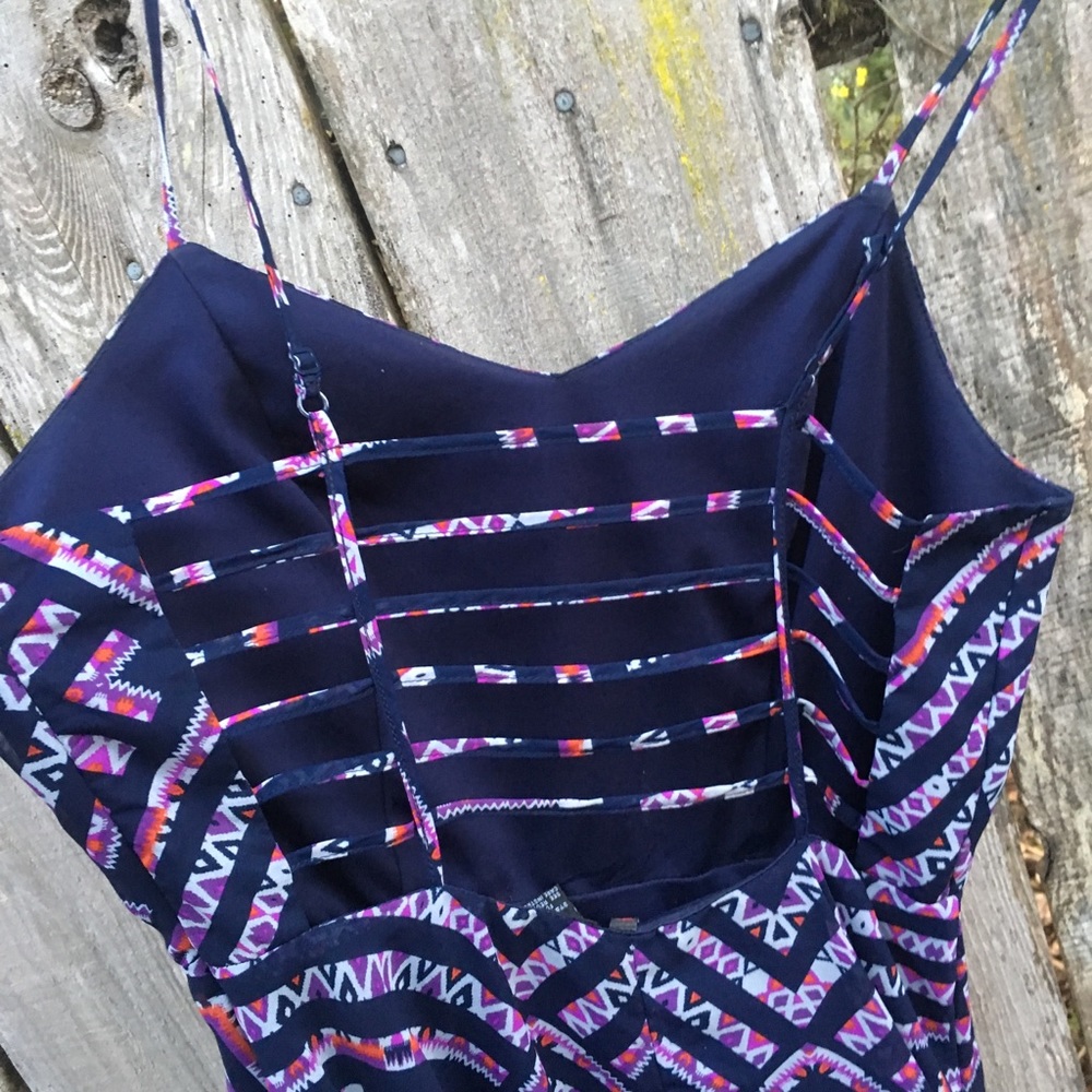 SOLD🎉🎉Tribal print, back detail dress Skater - Picture 4 of 4